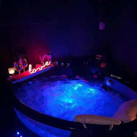 Suite64 - Jacuzzi Privatif Neuilly-sur-Seine